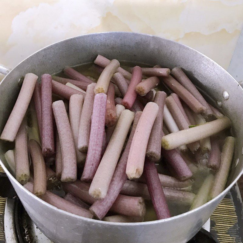 Step 3 Cooking sour eel soup with water lily Sour eel soup with water lily