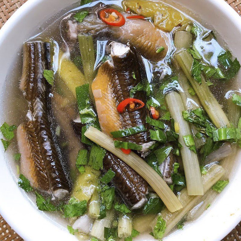 Step 4 Finished product Sour eel soup with lotus stem