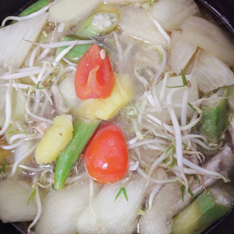 Step 3 Cooking the soup Sour soup with salmon belly