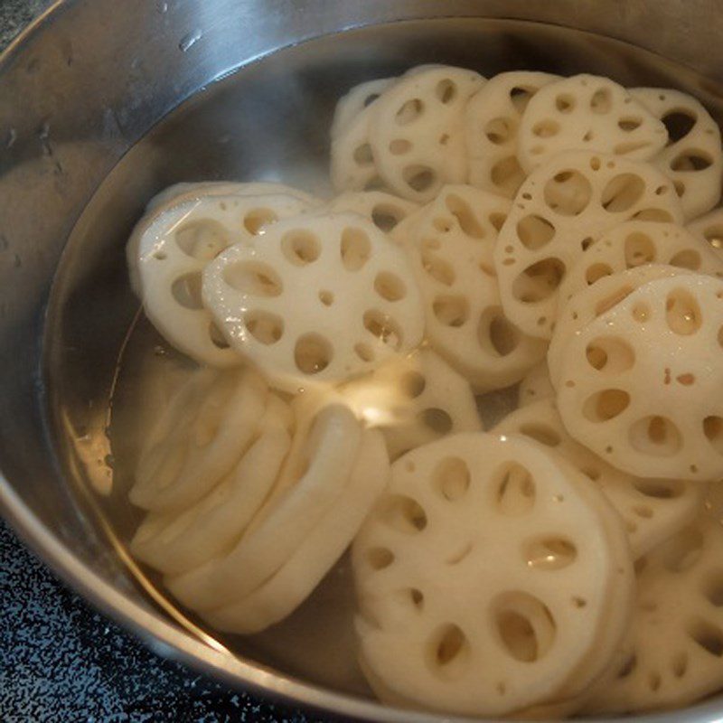 Step 1 Prepare the lotus root for Lotus Root Soup with Red Beans