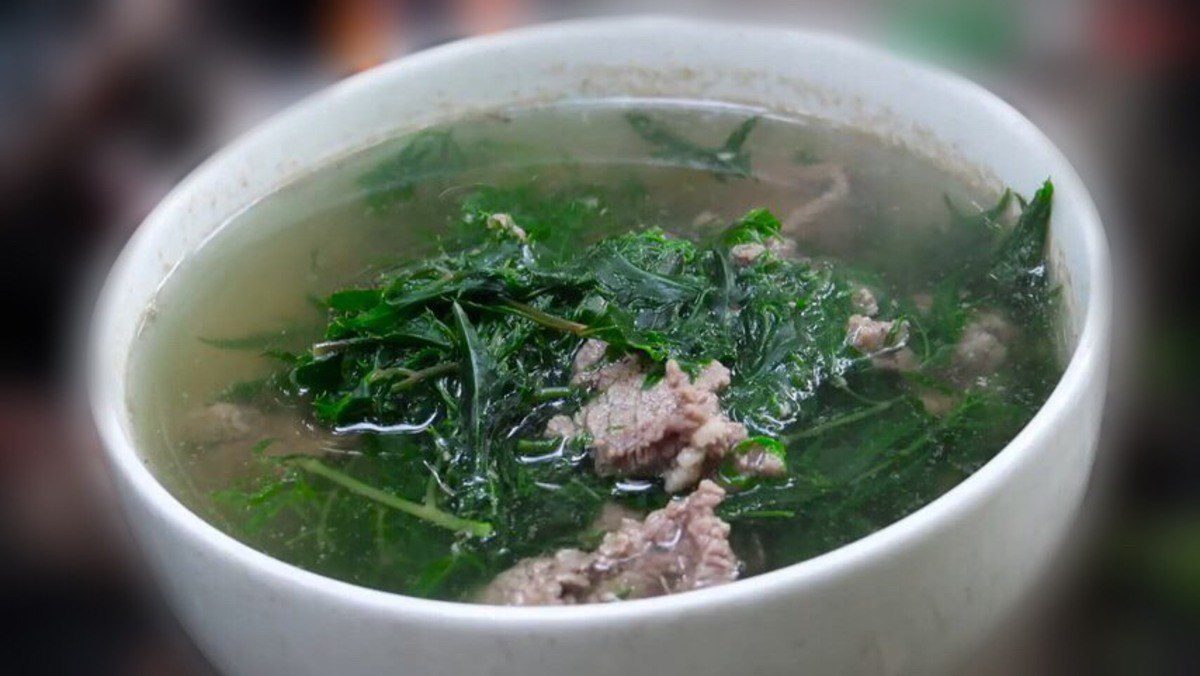 Coriander soup with beef