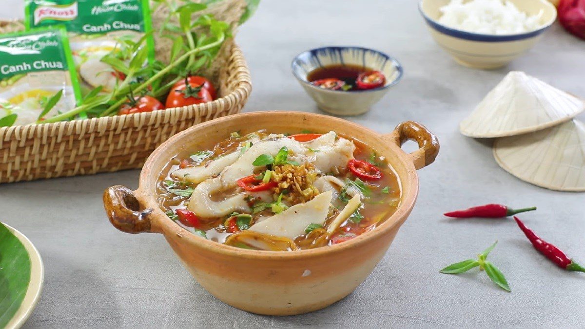 Sour bamboo shoot soup with red tilapia