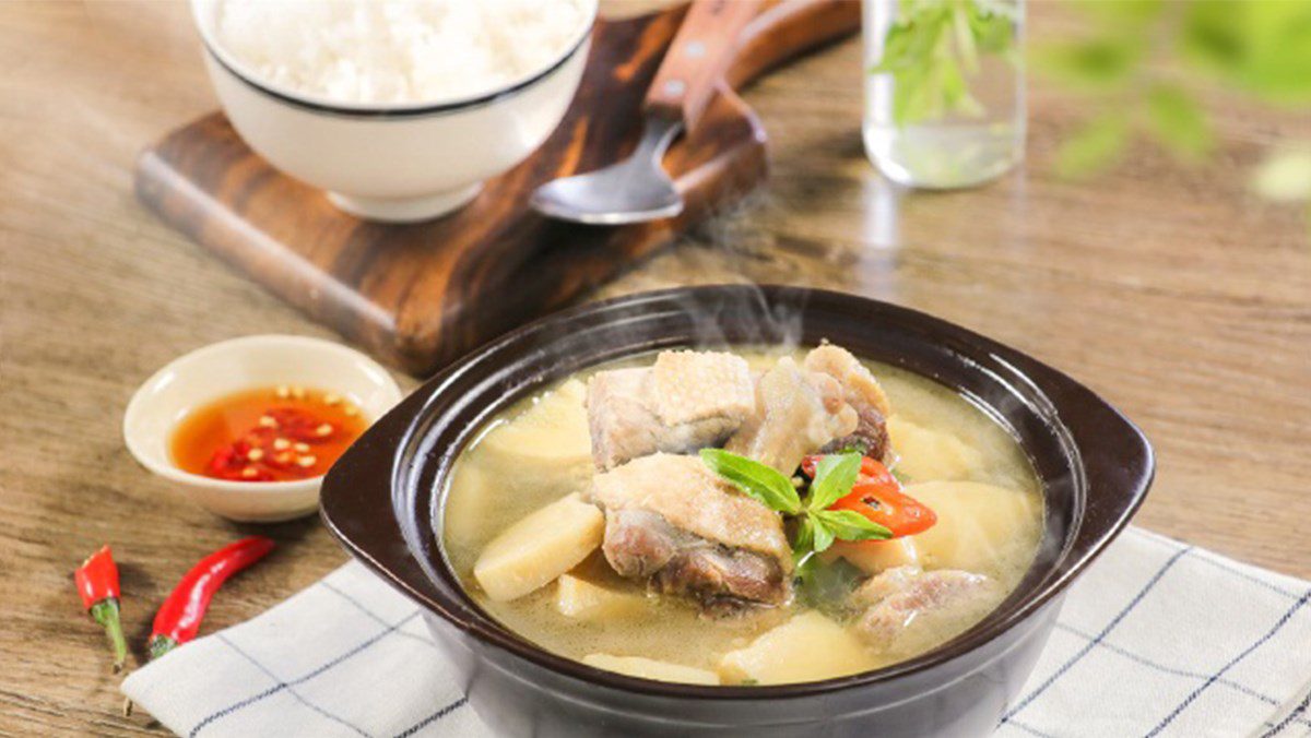 Duck soup with bamboo shoots