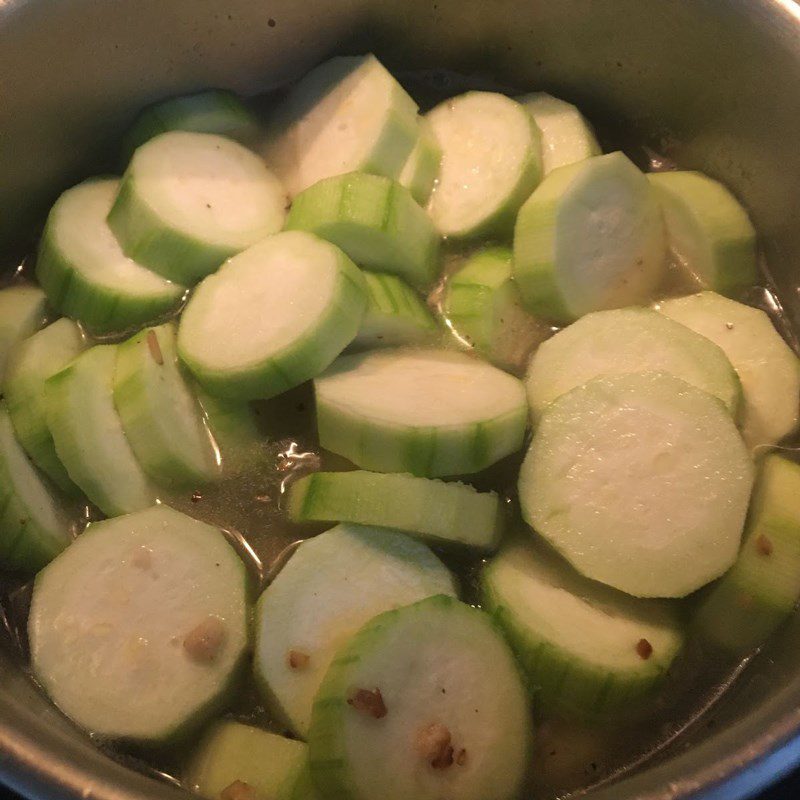 Step 2 Cooking the soup Gourd soup with peanuts
