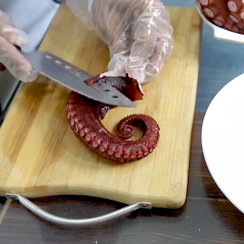 Step 2 Cutting octopus Sashimi octopus