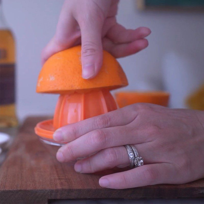 Step 1 Cut the banana and squeeze the orange juice Flambé banana with orange liqueur