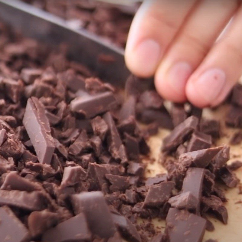 Step 1 Cut the ingredients for Nama chocolate caramel