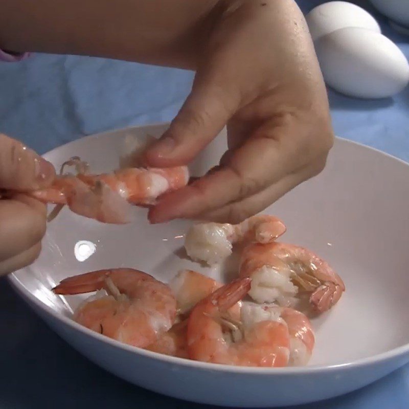 Step 4 Chop shrimp and chicken Fish ball soup