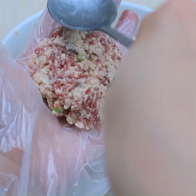 Step 3 Forming the meatballs Fried beef and tofu patties