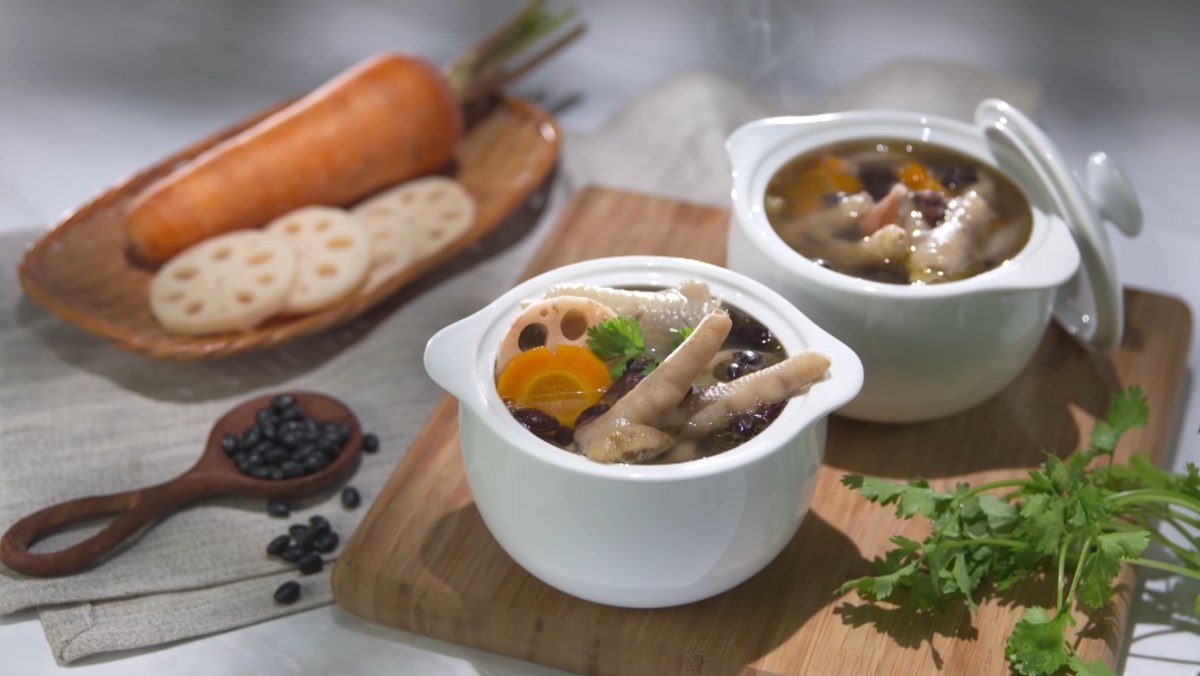 Braised chicken legs with black beans and lotus root