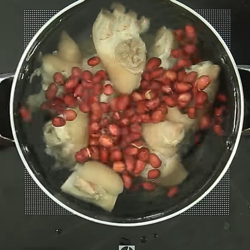Step 2 Simmer the pork leg with peanuts Pork leg simmered with peanuts
