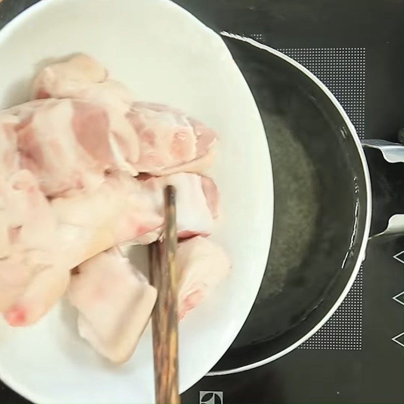 Step 1 Prepare the Pork Knuckle Peanut Braised Pork Knuckle