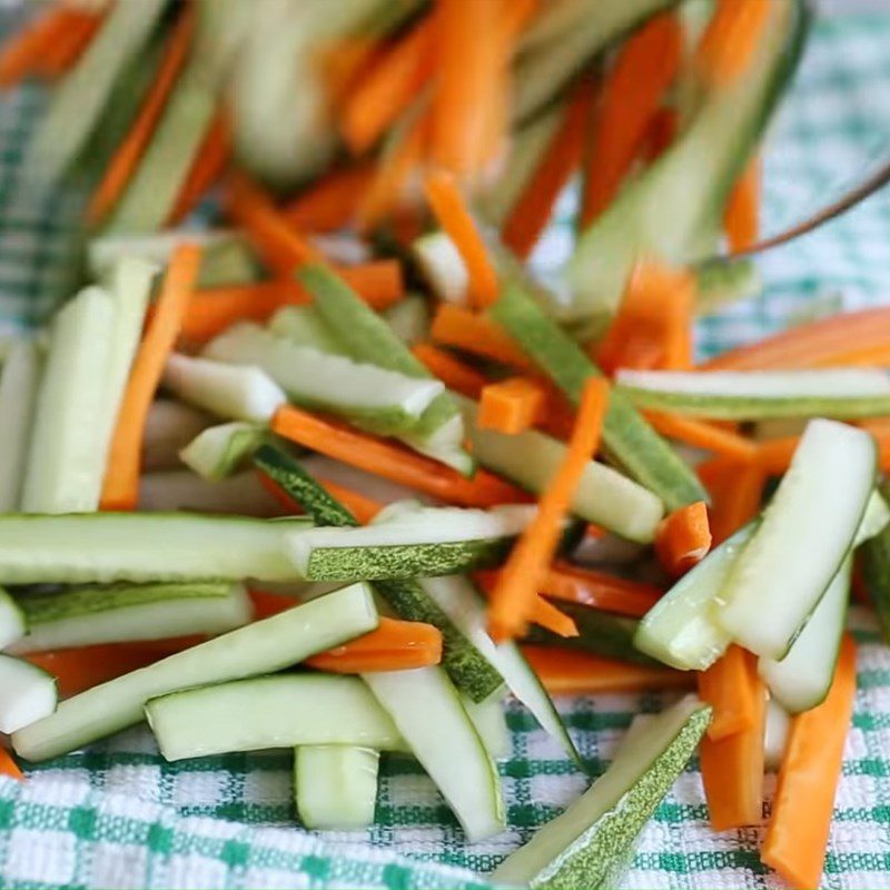 Step 2 Blanch the vegetables for sweet and sour pickled vegetable salad