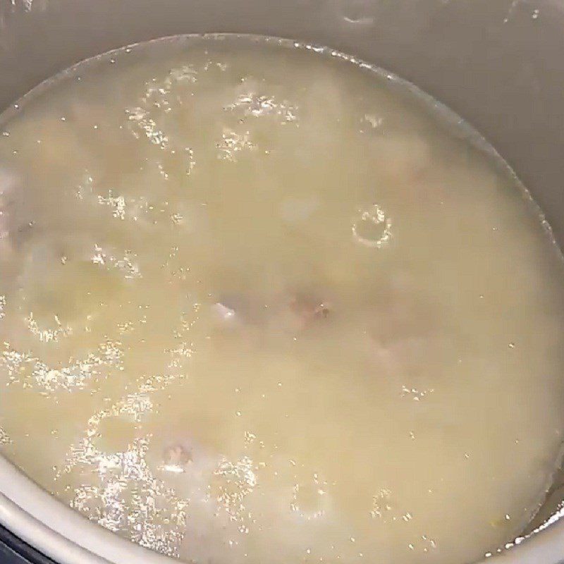 Step 3 Cooking porridge Green bean and lotus seed porridge with ribs