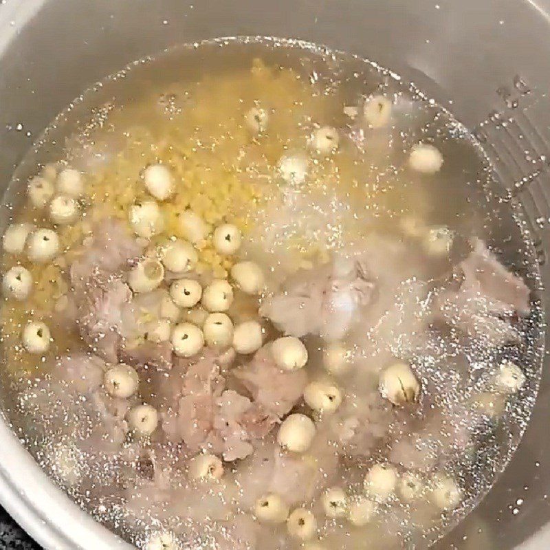 Step 3 Cook the porridge Green bean lotus seed pork rib porridge