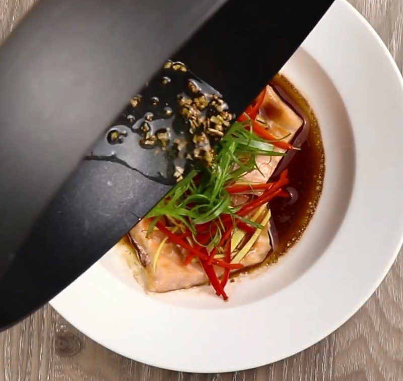 Step 4 Fried Garlic Steamed Salmon with Soy Sauce