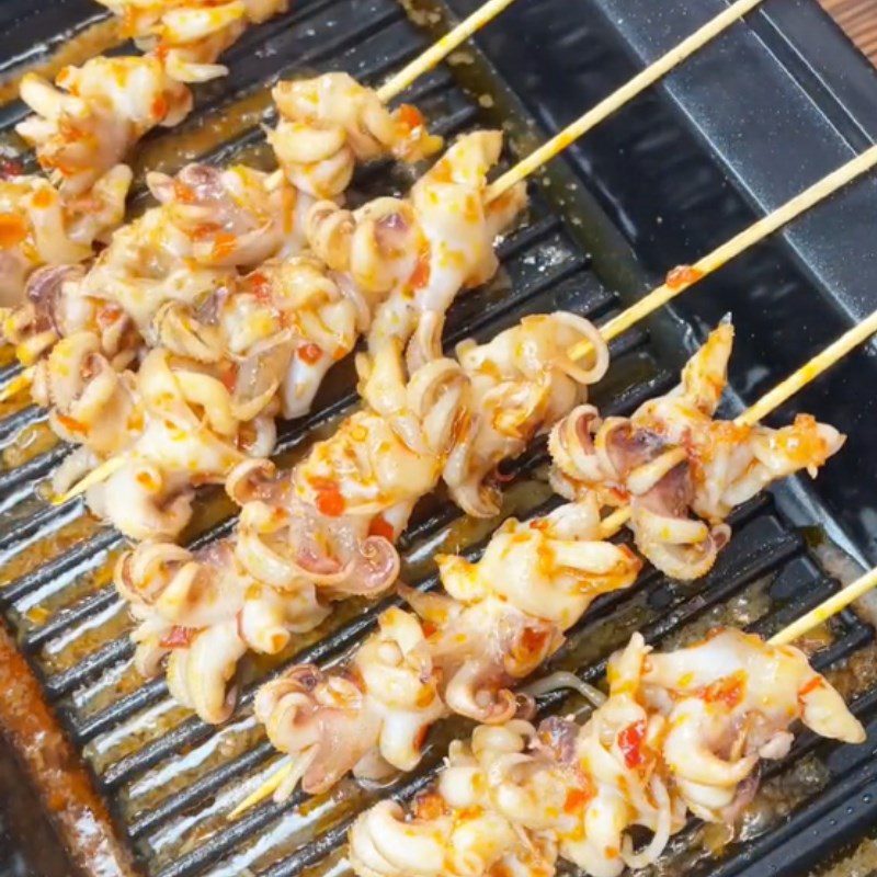 Step 3 Cooking Grilled Squid with Satay (Recipe shared from Tiktok Cooking with TasteVN)