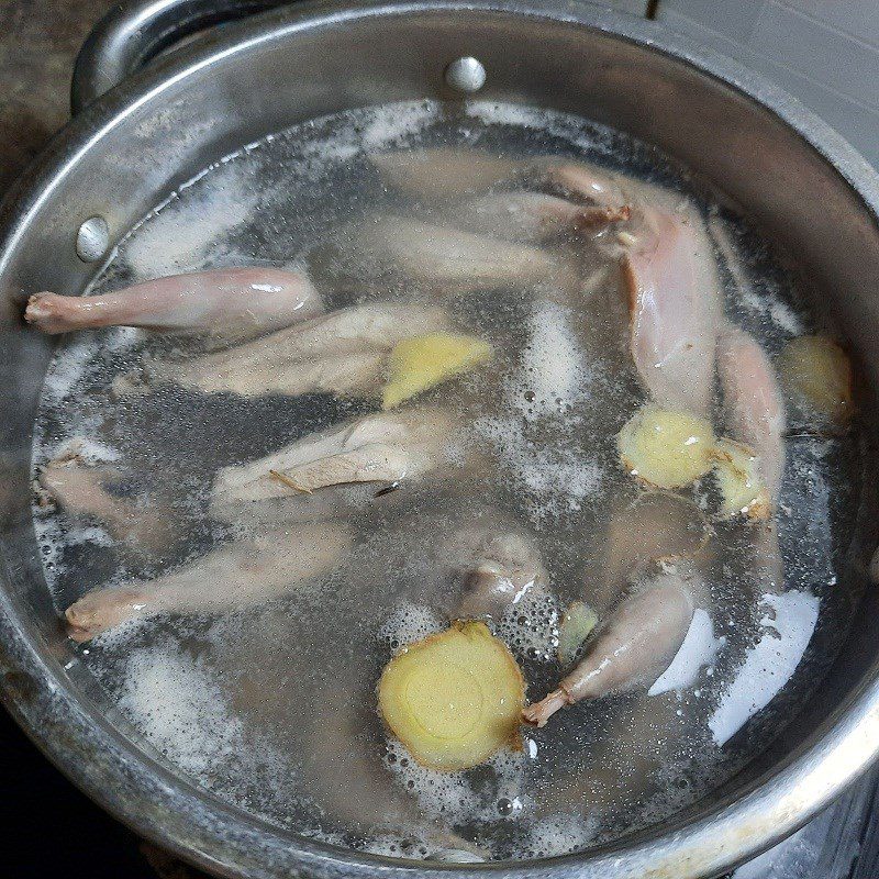 Step 2 Processing quail Fried quail with fish sauce