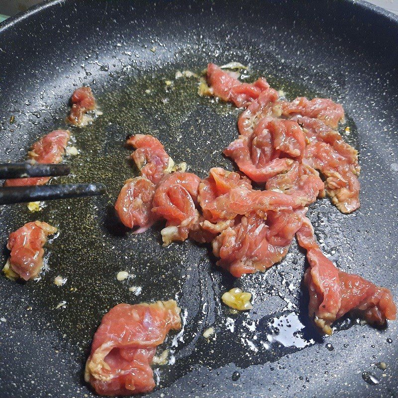 Step 2 Prepare the beef Beef mixed with cabbage