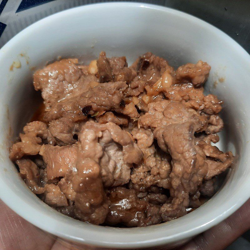 Step 2 Prepare the beef Beef mixed with cabbage