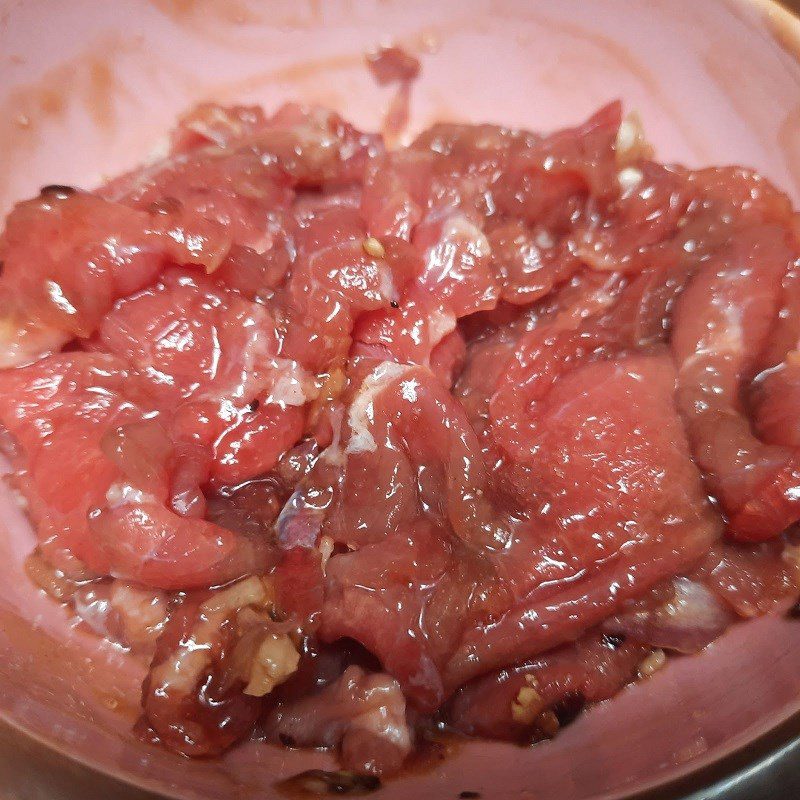 Step 2 Prepare the beef Beef mixed with cabbage