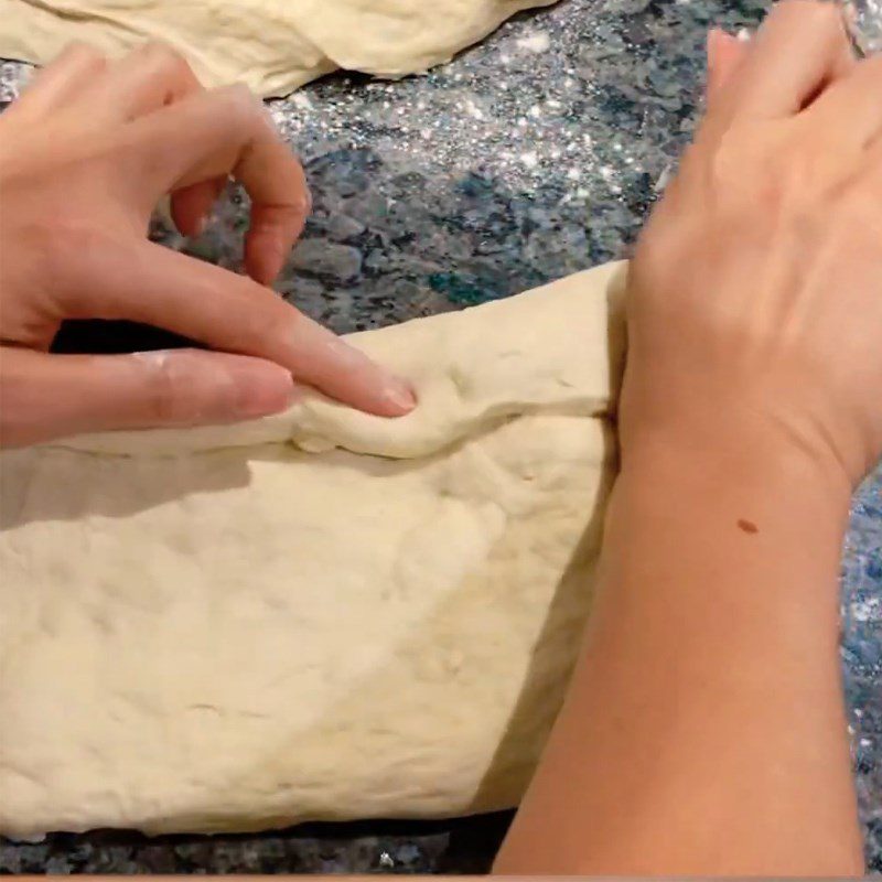 Step 4 Divide the dough and shape the French baguette