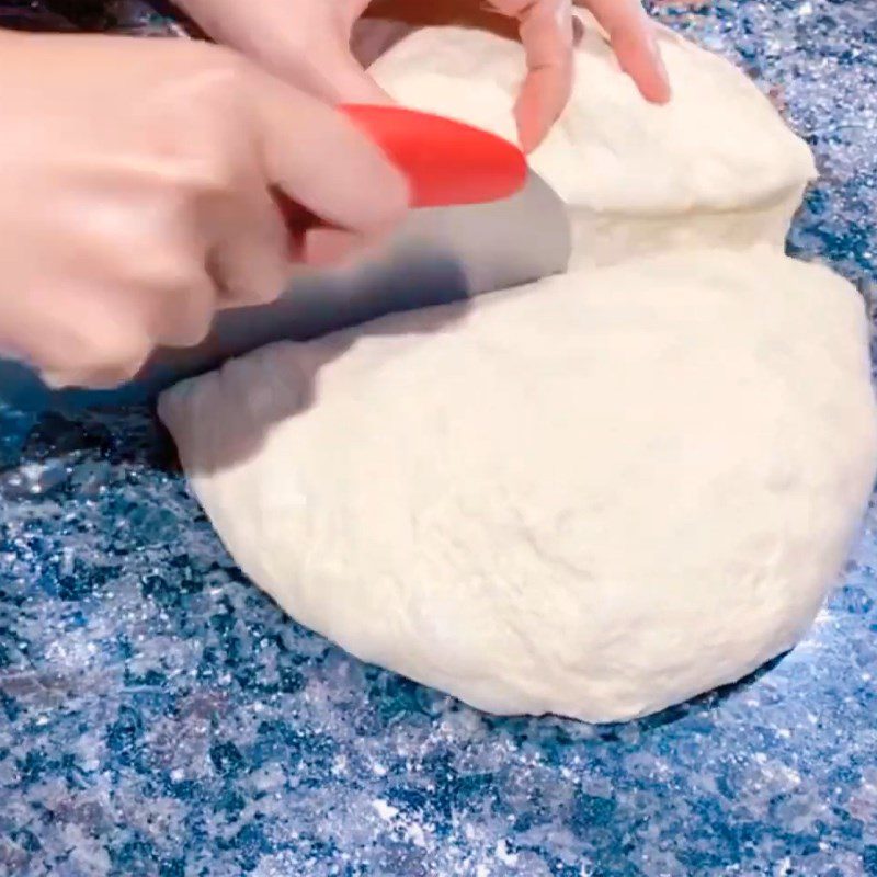 Step 4 Divide the dough and shape the bread for French baguette