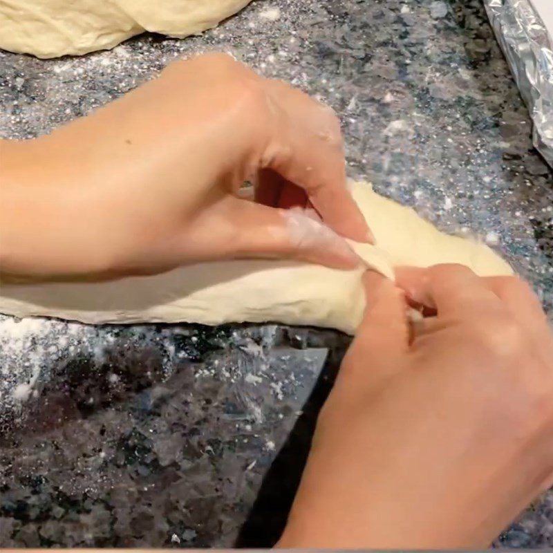 Step 4 Divide the dough and shape the French baguette
