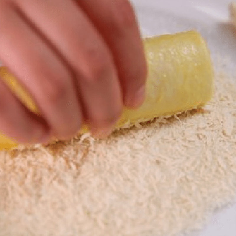 Step 3 Fry the bread sausage cheese roll