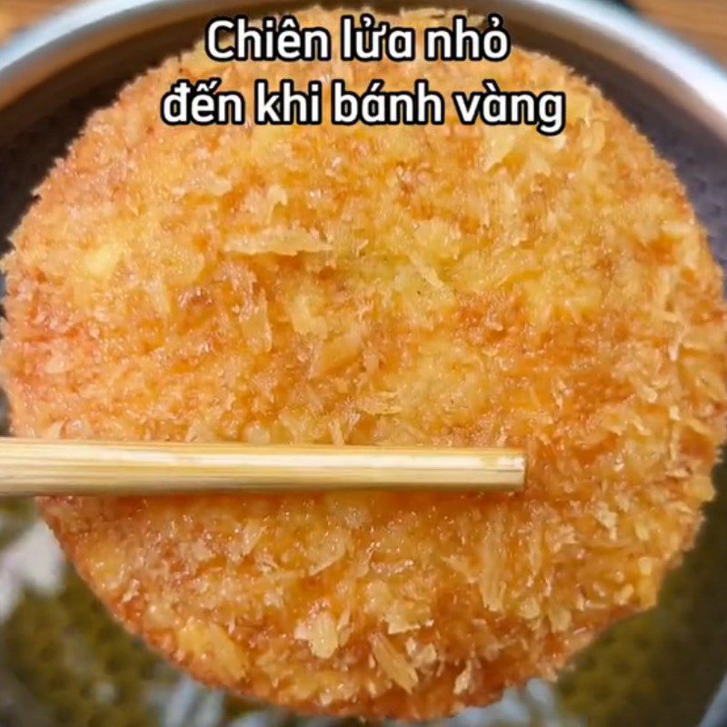 Step 3 Frying the fried beef sandwich (Recipe shared from Tiktok cooking with TasteVN)