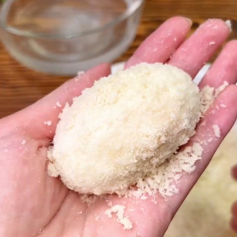 Step 3 Frying the black sugar glutinous rice cake