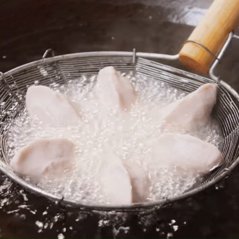 Step 6 Frying the cake Taro cake with shrimp and meat filling