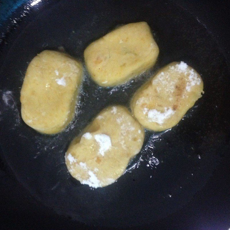 Step 3 Fry the pumpkin cake Fried pumpkin cake with flour