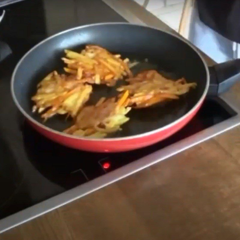 Step 4 Fry the potato shrimp cakes Crispy potato shrimp cakes