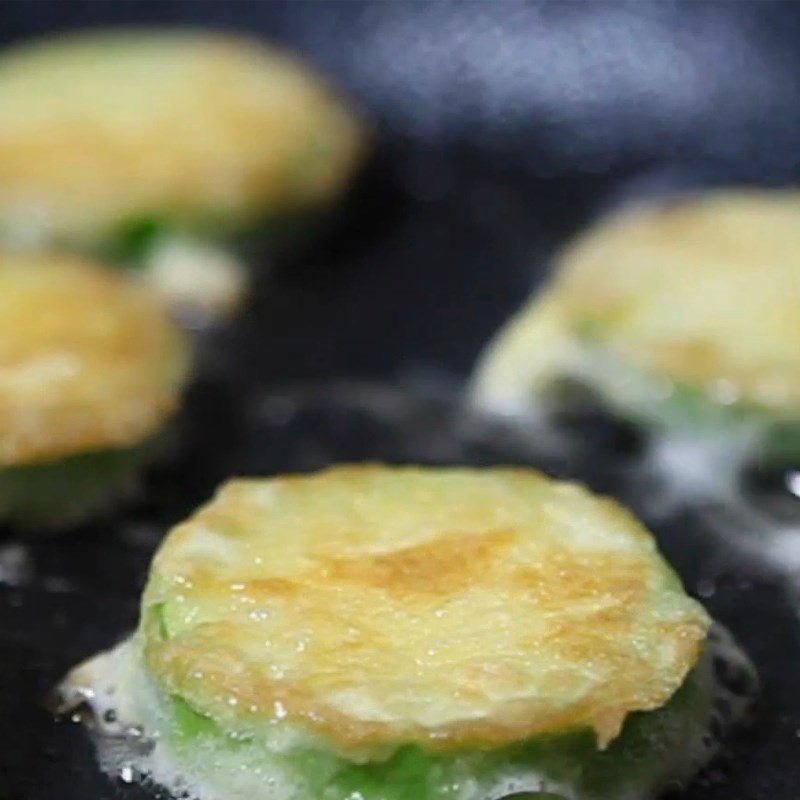 Step 3 Frying zucchini Fried zucchini