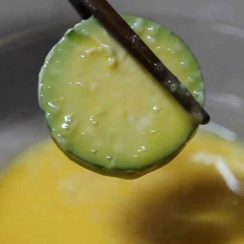 Step 3 Frying zucchini Fried zucchini