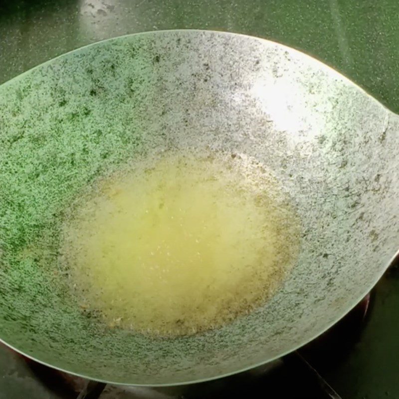 Step 2 Fry the fish Lotus stem soup with shrimp