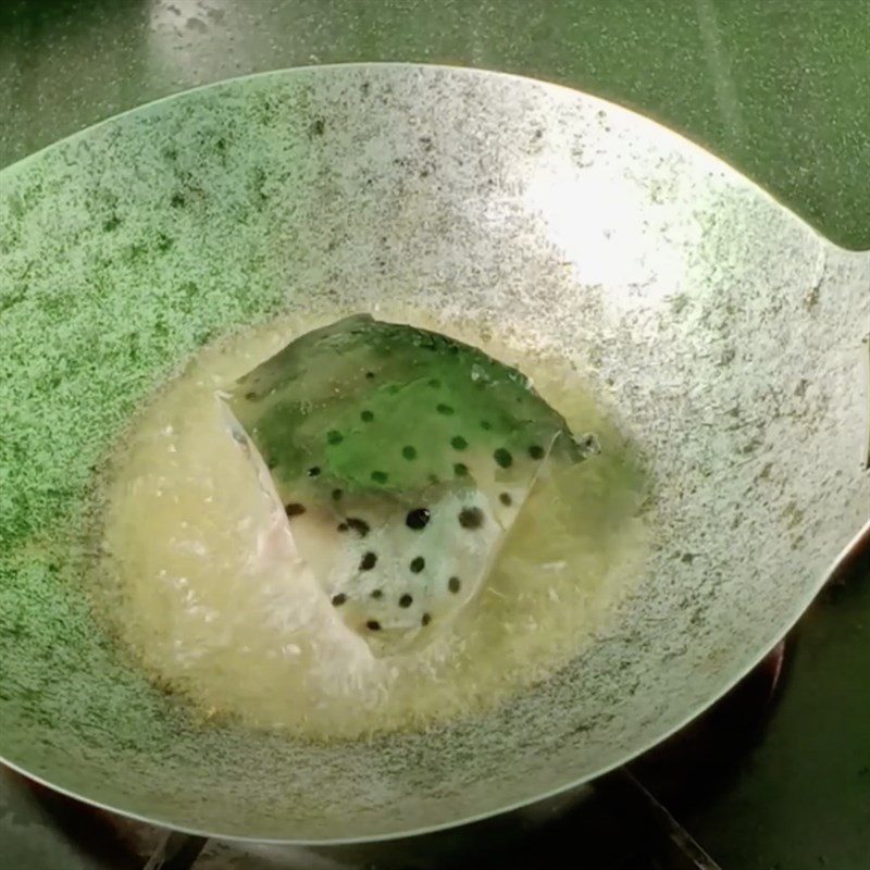 Step 2 Fry the fish Lotus stem soup with shrimp