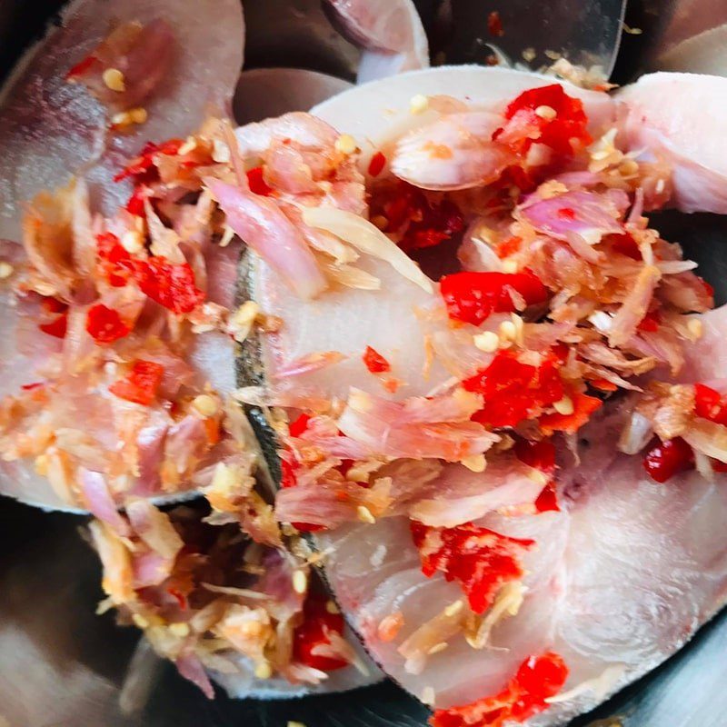 Step 2 Marinate the fish for Braised Scomber Fish with Pork Belly