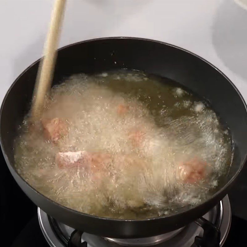 Step 4 Fry the fish Fried salmon with coconut sauce