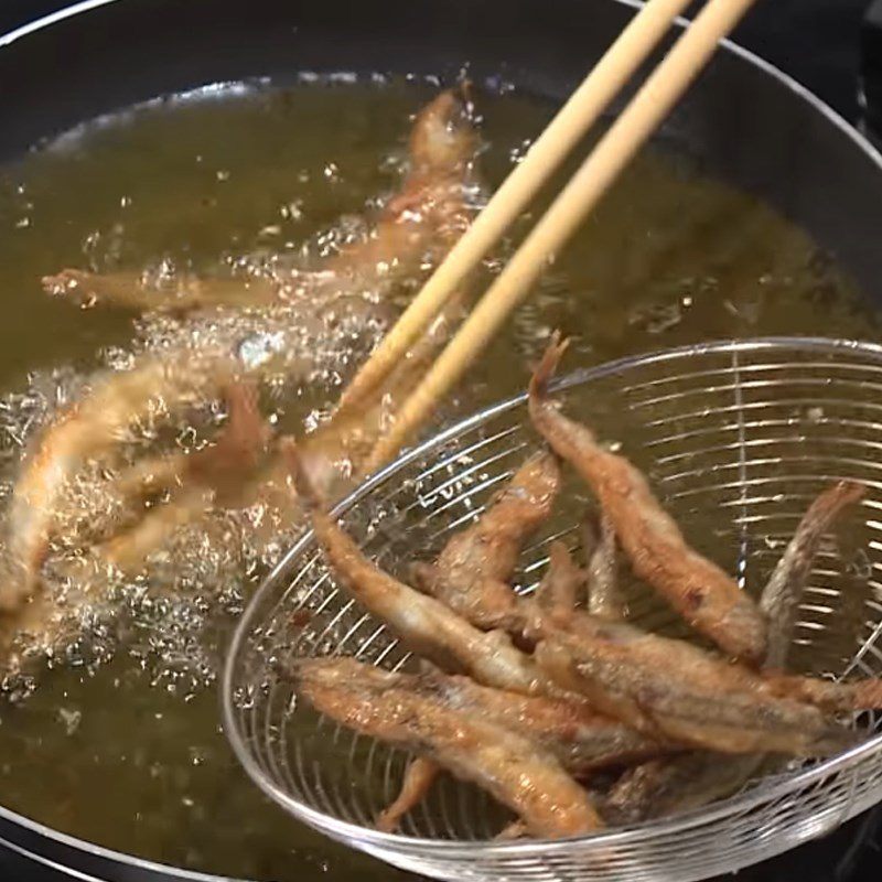 Step 4 Fry the fish Fried fish roe with salted egg sauce