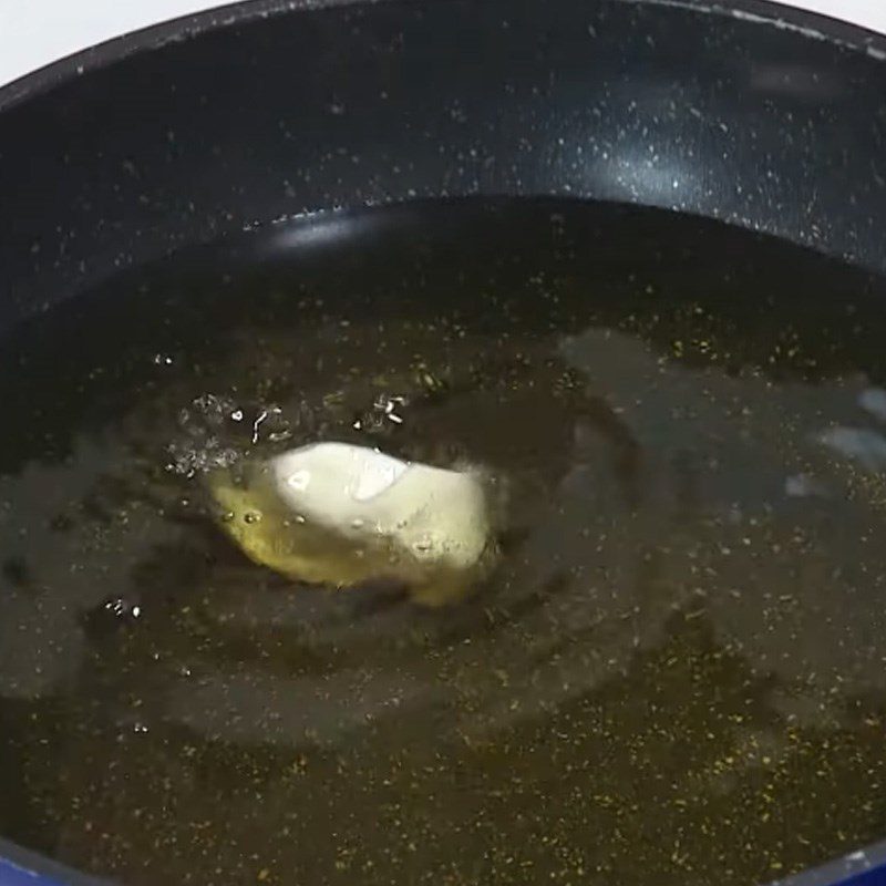 Step 3 Frying fish Fried snakehead fish with passion fruit sauce
