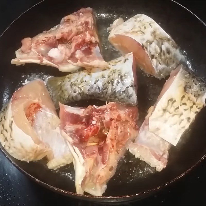 Step 3 Frying Fish Carp with White Radish
