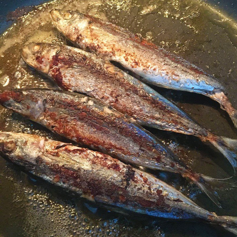 Step 2 Fry mackerel Crispy fried mackerel