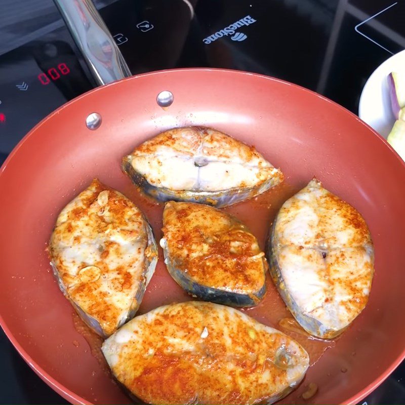 Step 5 Frying fish Mackerel curry