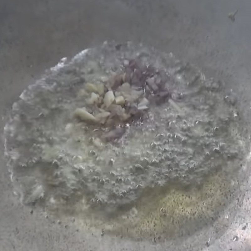 Step 3 Fry the eel Sour and spicy eel hotpot