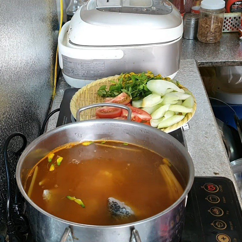 Step 3 Cooking sour soup with striped catfish