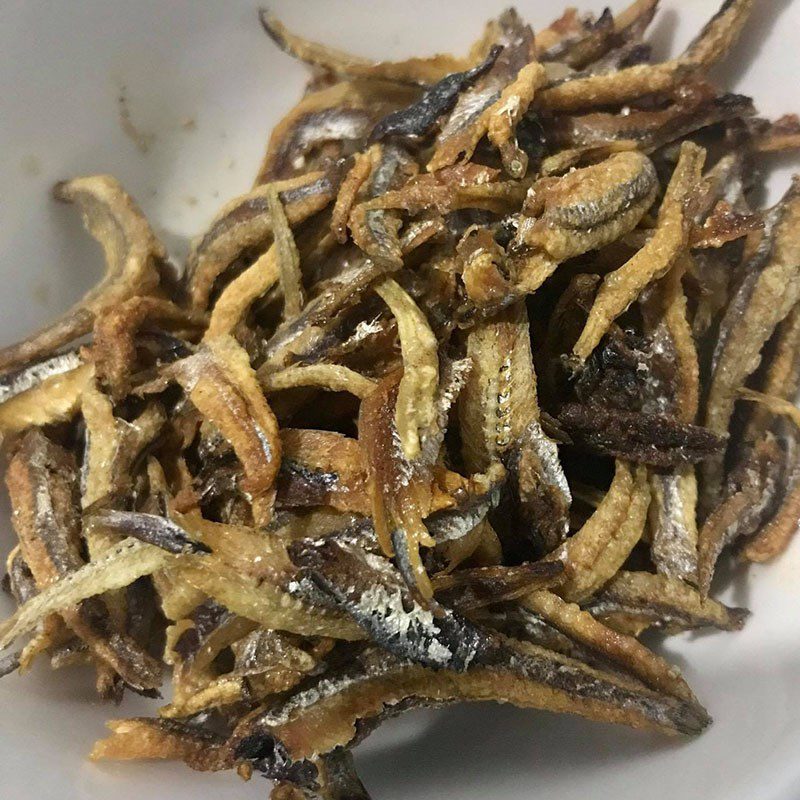 Step 2 Fry the anchovies for Dried Anchovy Mango Salad