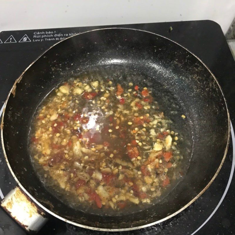 Step 4 Frying dried anchovies with fish sauce Fried dried anchovies with fish sauce (Recipe shared by a user)