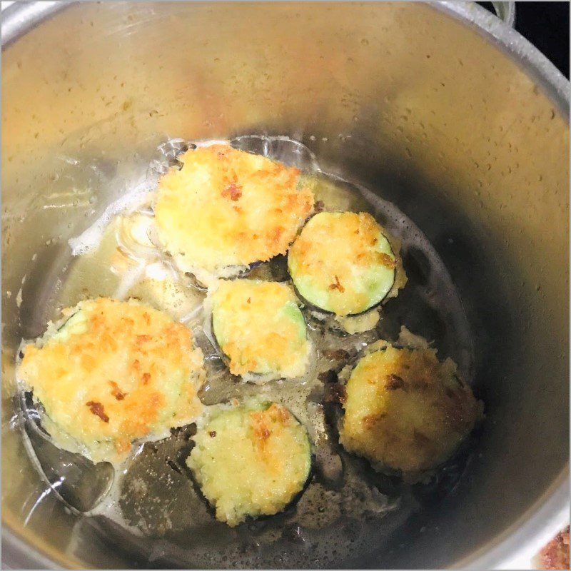 Step 4 Fry the eggplant with breadcrumbs Fried eggplant